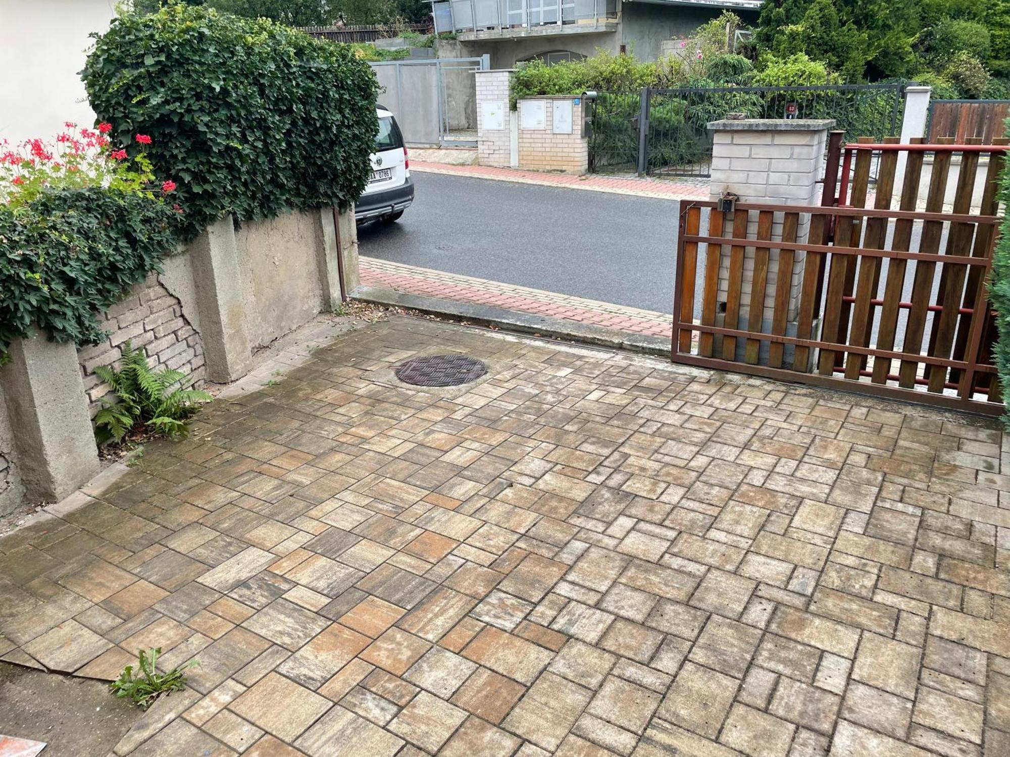 Peripheral Valley View Apartment *